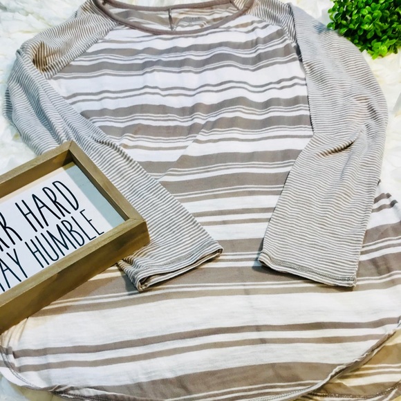 ATHLETA striped t-shirt - Picture 4 of 5